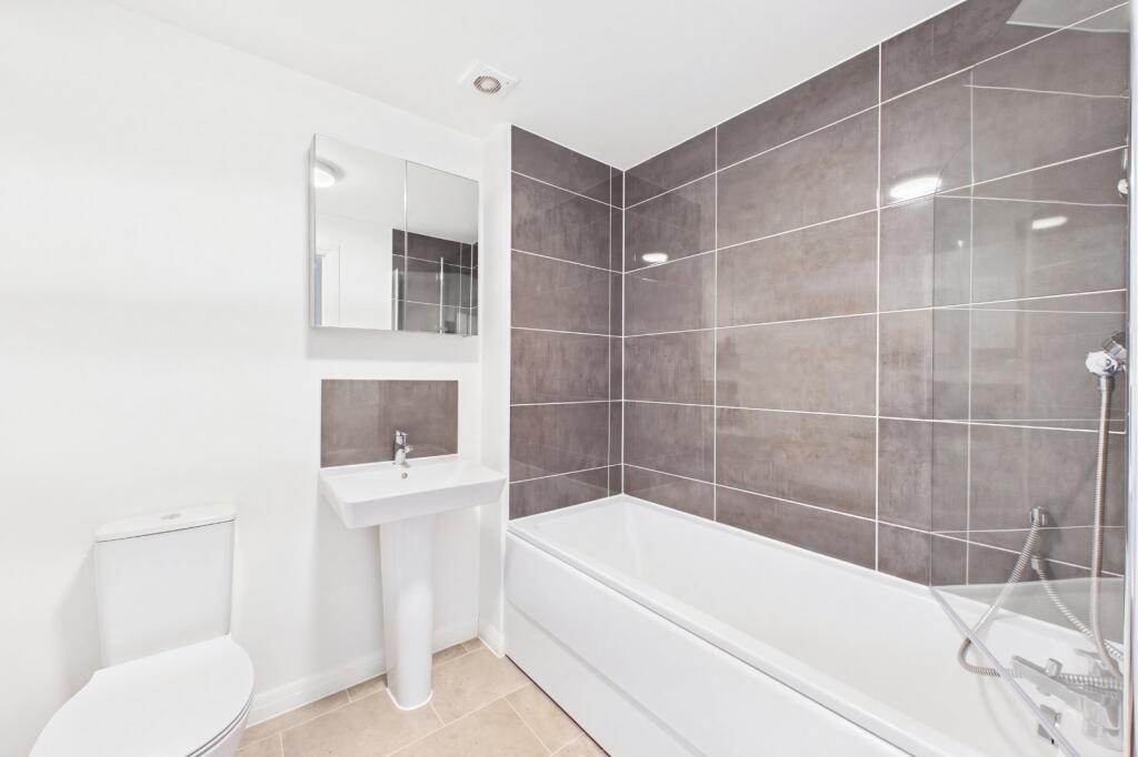 House in Wokingham - View 5