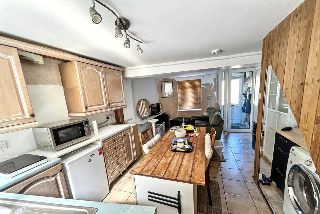 House in Taunton - View 5