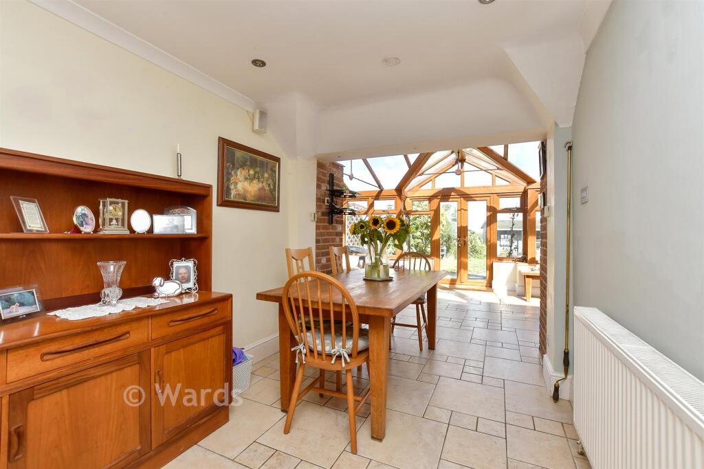 House in Swale, Luddenham - More