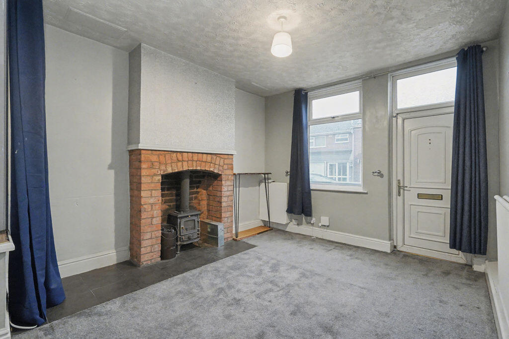 2-bed terraced on Charnwood Road, Shepshed, LE12, £160,000