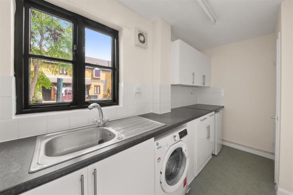 House in Twickenham - View 5