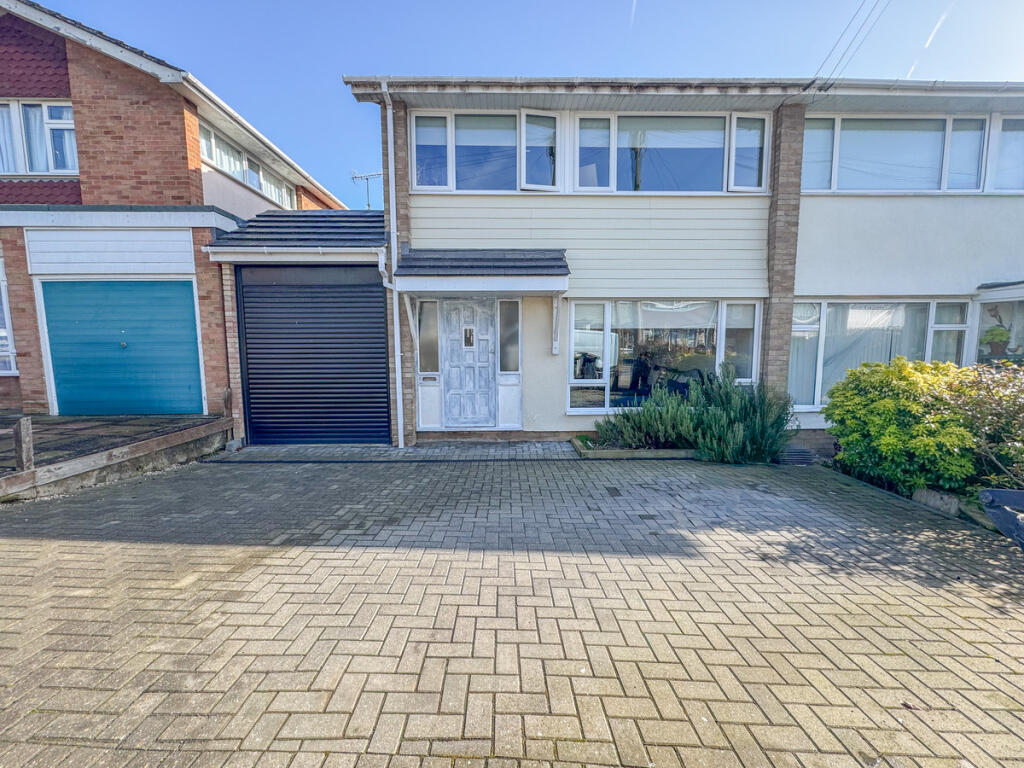 Main image of property: Elizabeth Close, Hawkwell, SS5 4