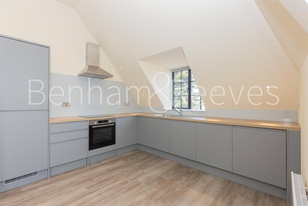 Apartment in London, Hanwell - View 2