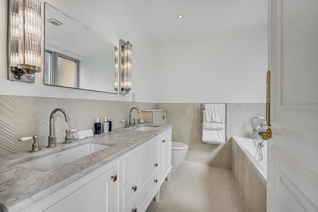 4 bedroom mews property for rent