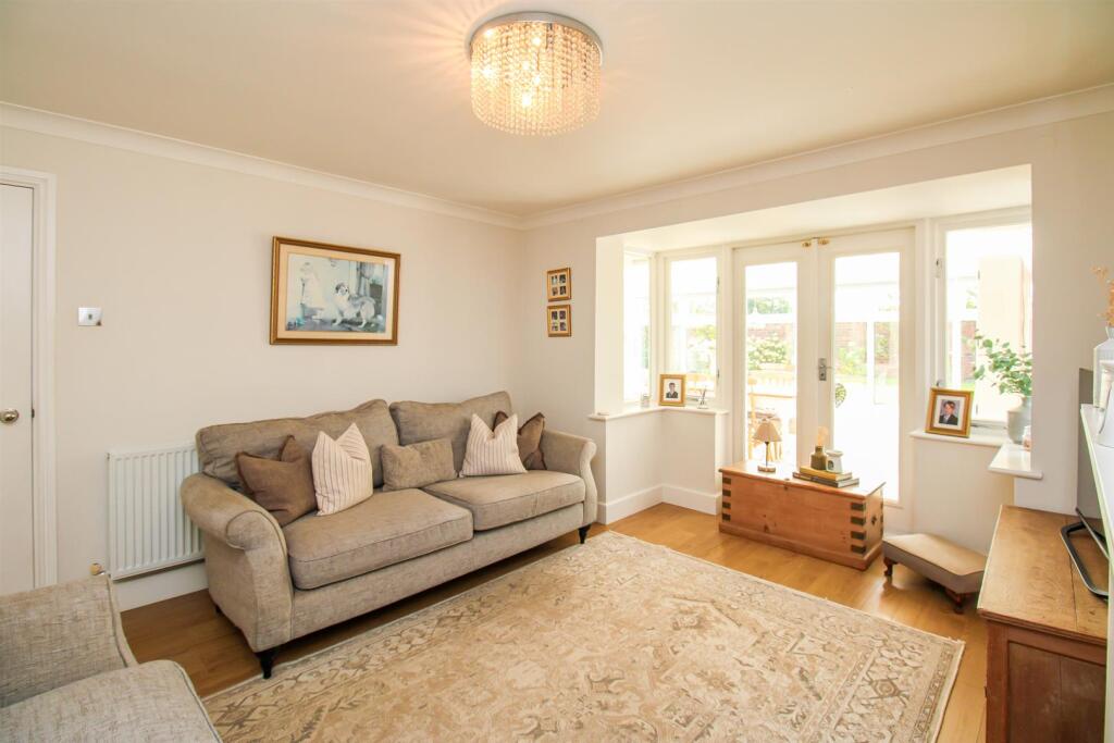 House in Wakefield, Featherstone - More