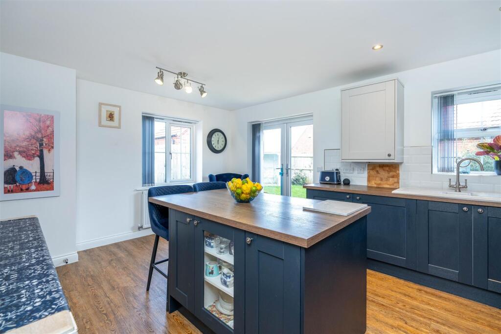 55 Top Farm Avenue, Navenby photo 4