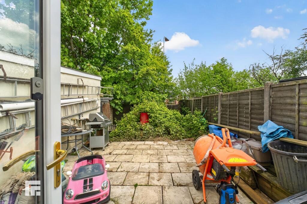 Vista Rise, Cardiff, CF5 photo 4