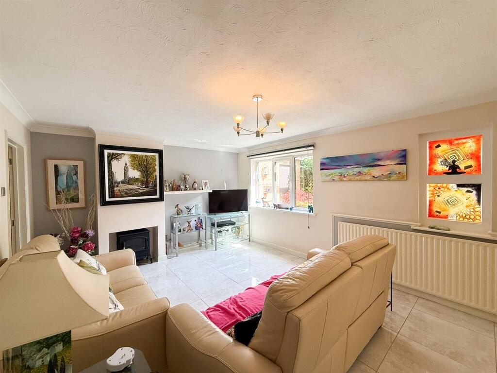 Briery Close, Great Oakley, Corby photo 4