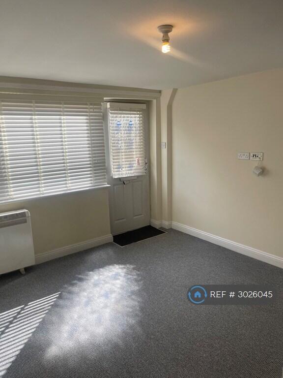 Apartment in St Albans, St Stephen - More