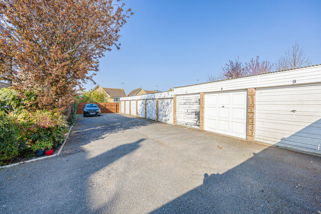 Apartment in Southend-on-Sea, Essex - View 4