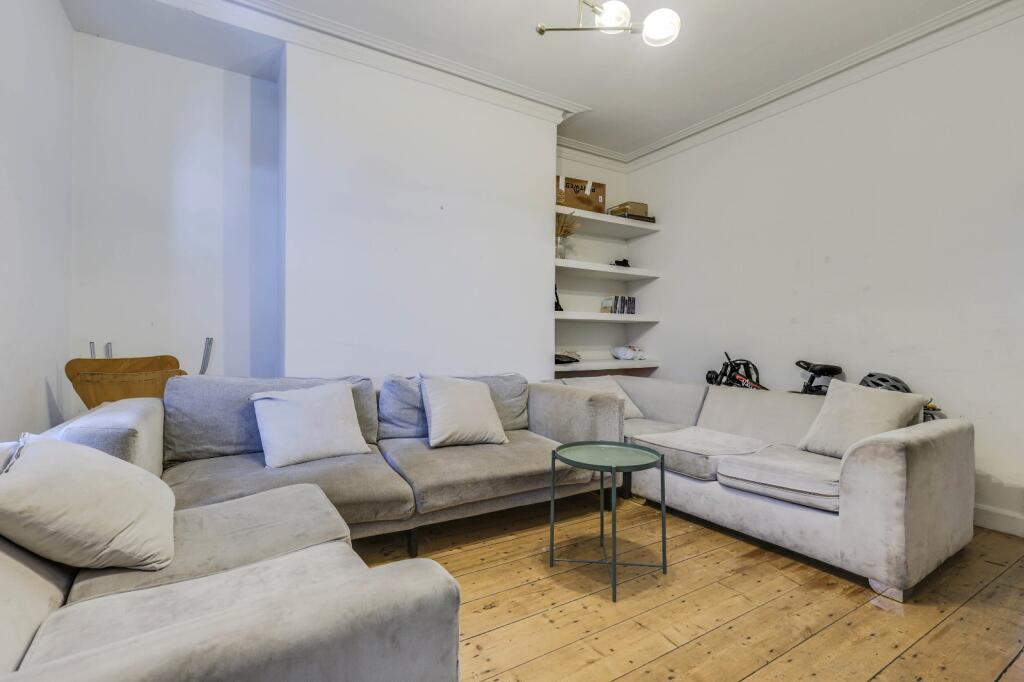 House in Leeds, West Yorkshire - View 4