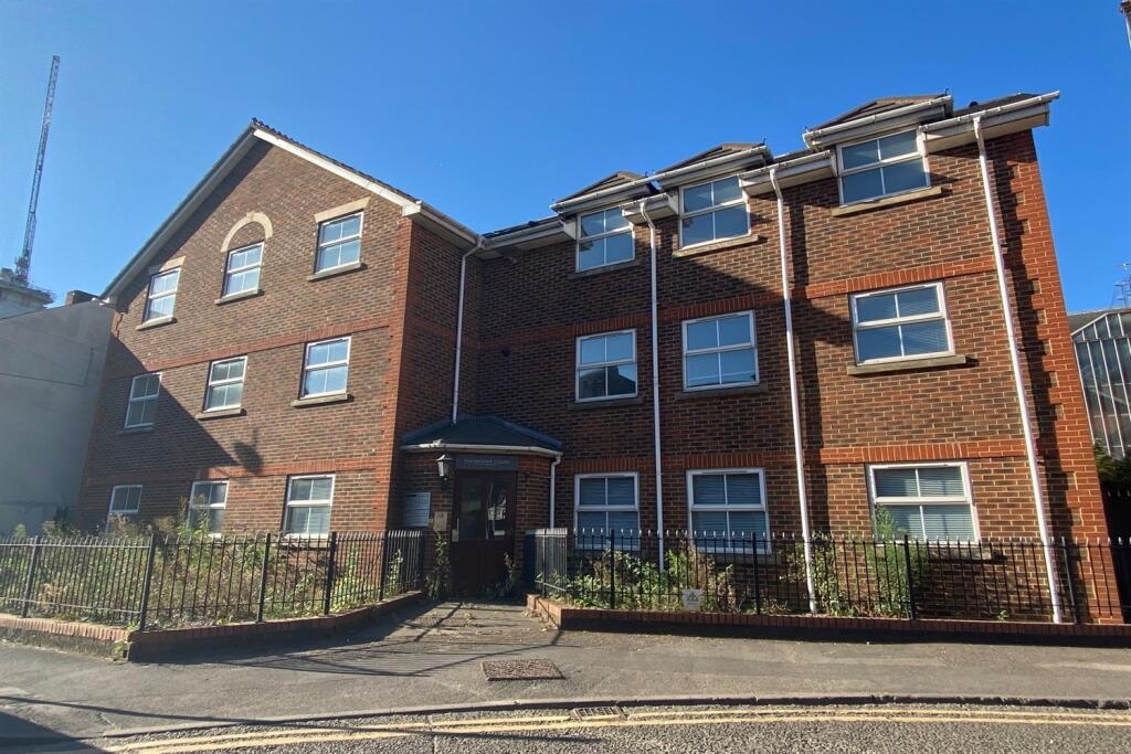 Main image of property: Stanshawe Court, Stanshawe Road, Reading, RG1