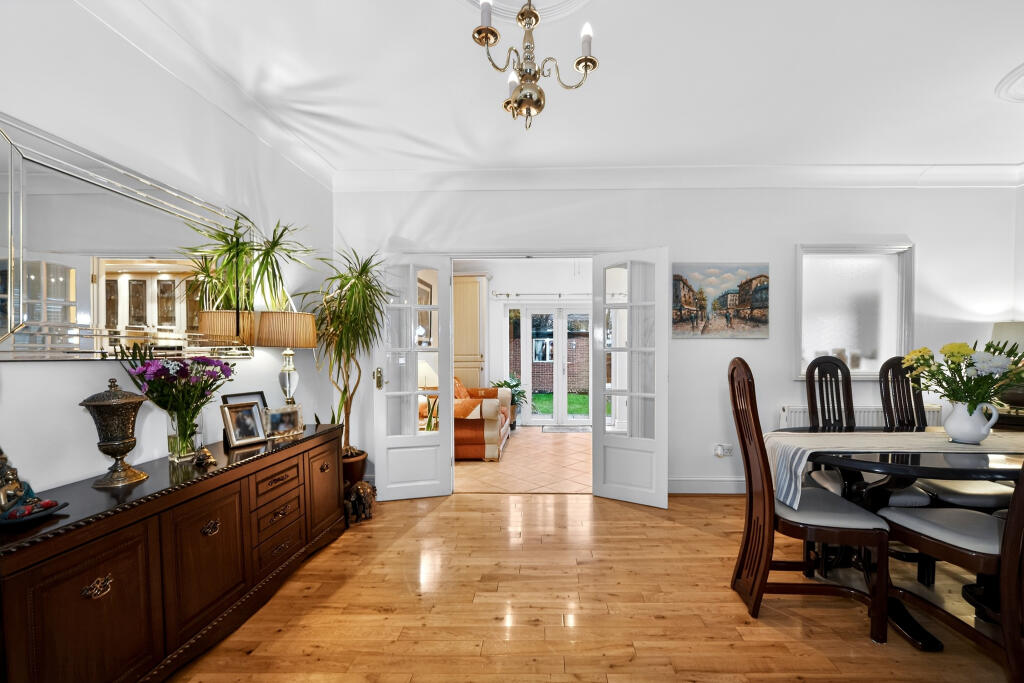 Overton Drive, Chadwell Heath, RM6 photo 3