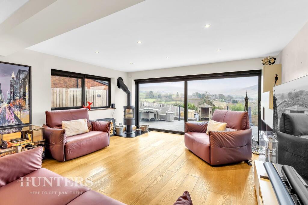 Brookhill Close, Diggle, Saddleworth, Oldham photo 3