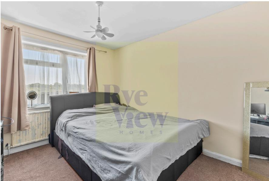House in Hemel Hempstead, High Wycombe Community Board - View 4