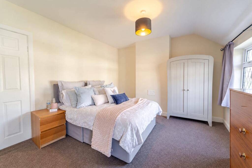 House in Mansfield, Nottinghamshire - More