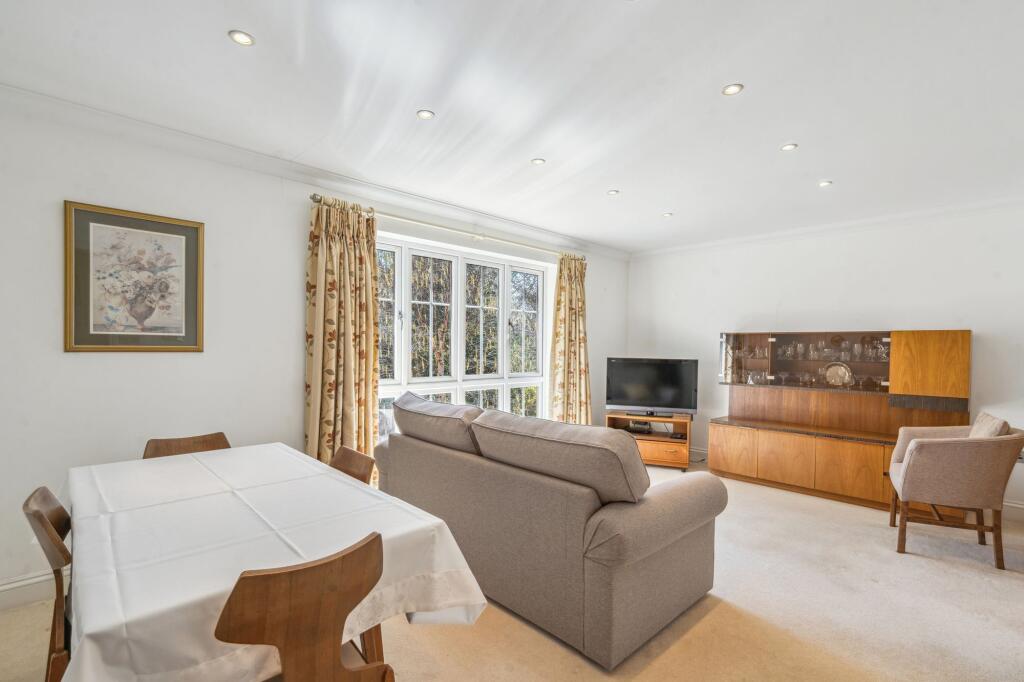 Apartment in Knotty Green, Beaconsfield New Town, Beaconsfield - View 2