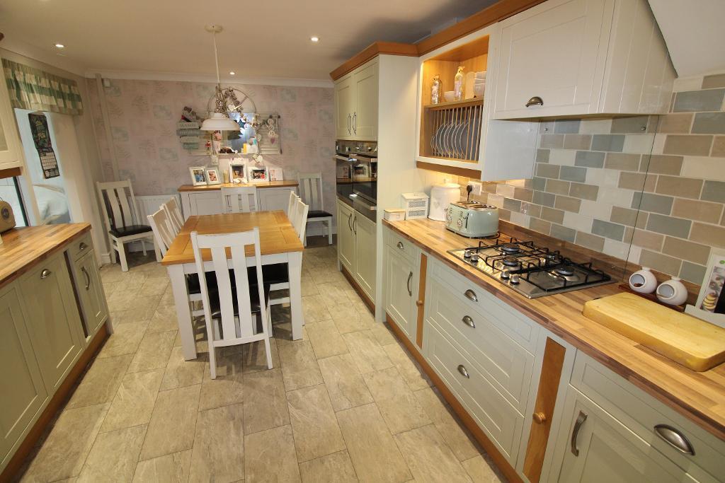House in Milton Keynes, Far Bletchley, West Bletchley - View 3