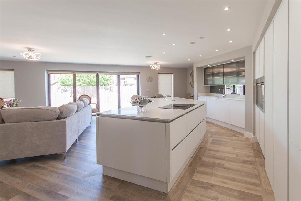 House in Brentwood, Doddinghurst - View 3