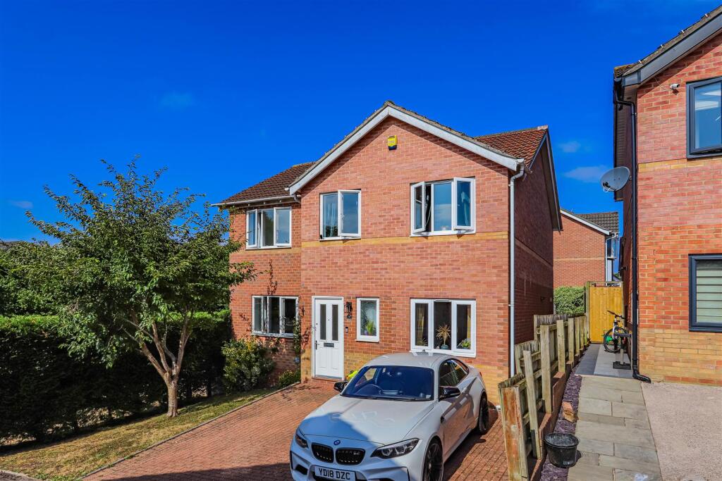 4-bed detached on Heol Corswigen, Barry, £400,000