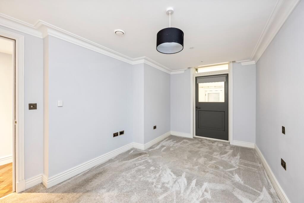 Apartment in Hove, Brunswick - View 5