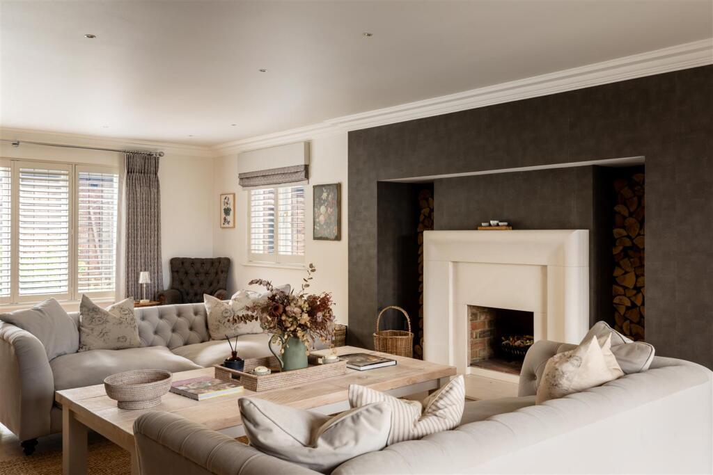 House in East Grinstead, Dormansland - View 4