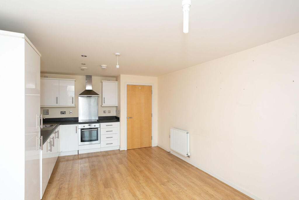 Apartment in Watford, Hertfordshire - View 4