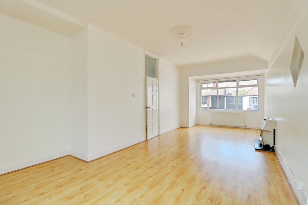 House in Southend-on-Sea, Leigh-on-Sea - More