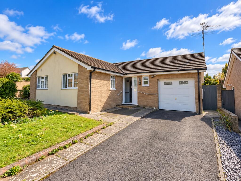 Main image of property: 42 Piercefield Avenue, CHEPSTOW, NP16 5JB