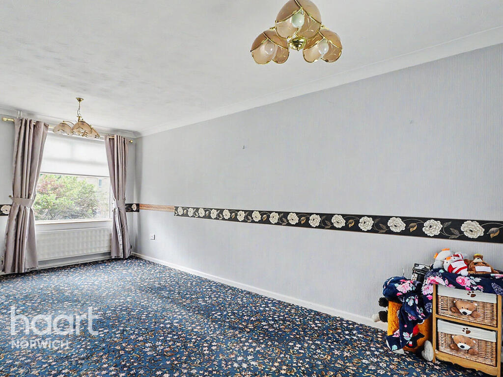 House in Norwich, Earlham Rise - More