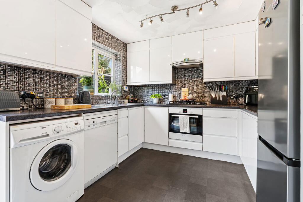 9, Treguddock Drive, Wadebridge, PL27 photo 2