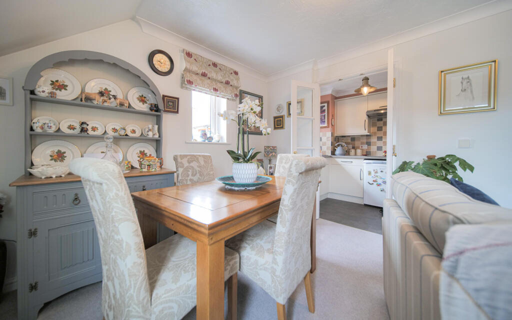 Apartment in Swindon, Melksham - View 5