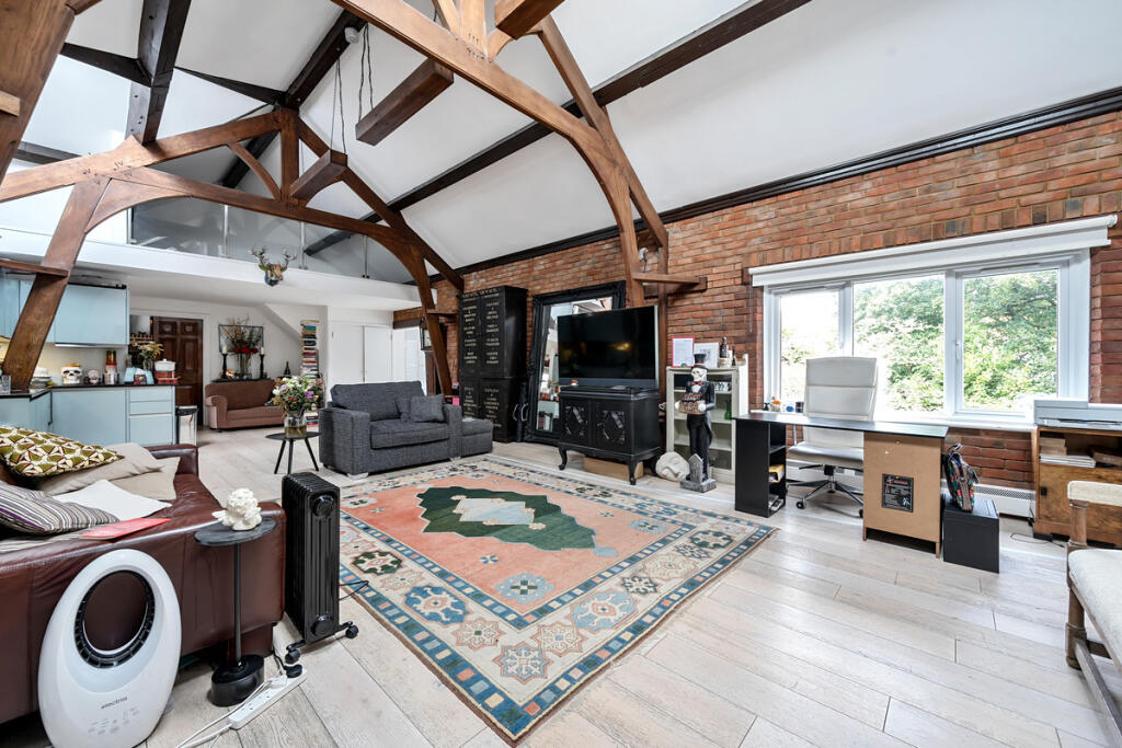6-bed detached on Parker Close, Carshalton, SM5, £800,000