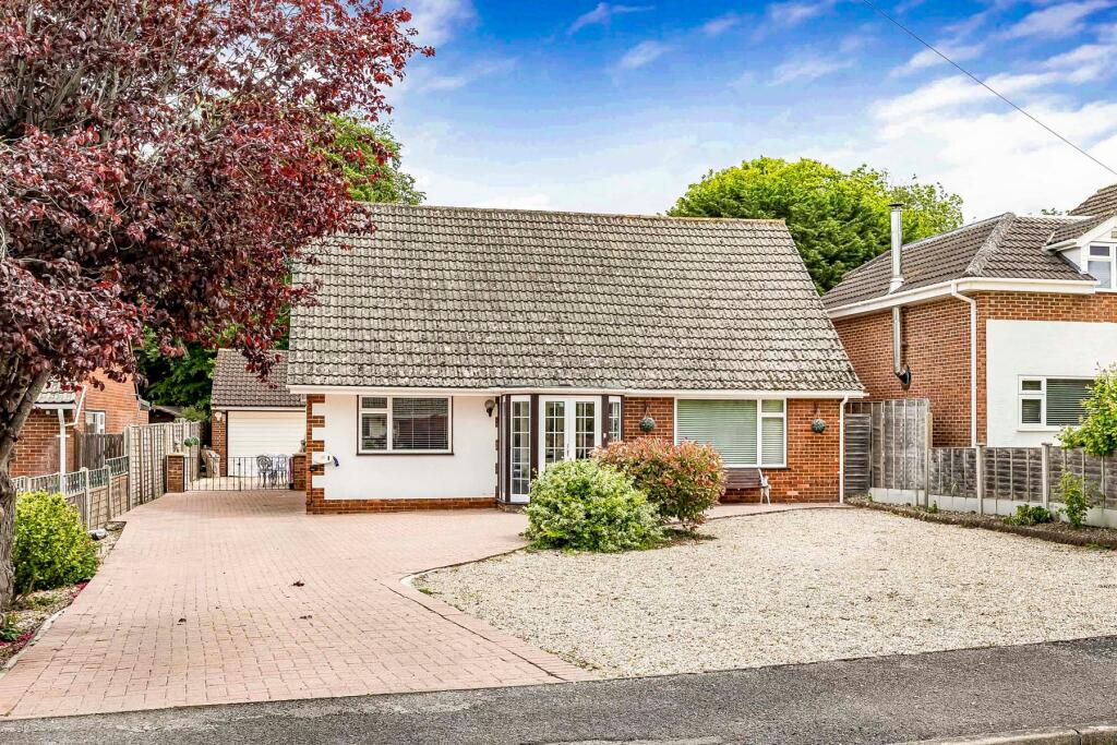 Main image of property: 10 Meadow Close, Moulsford