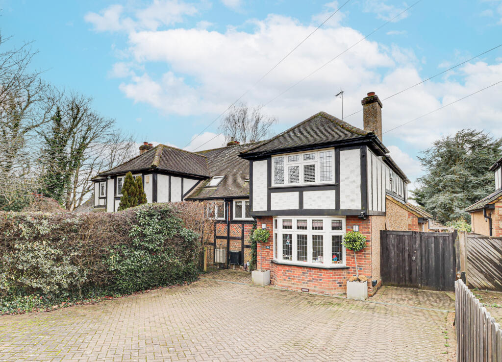 Main image of property: Piggottshill Lane, Harpenden, Hertfordshire, AL5