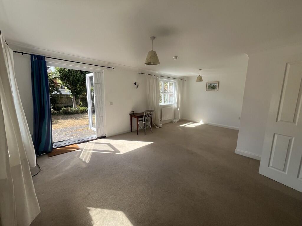 Apartment in Hungerford, Eddington - View 2