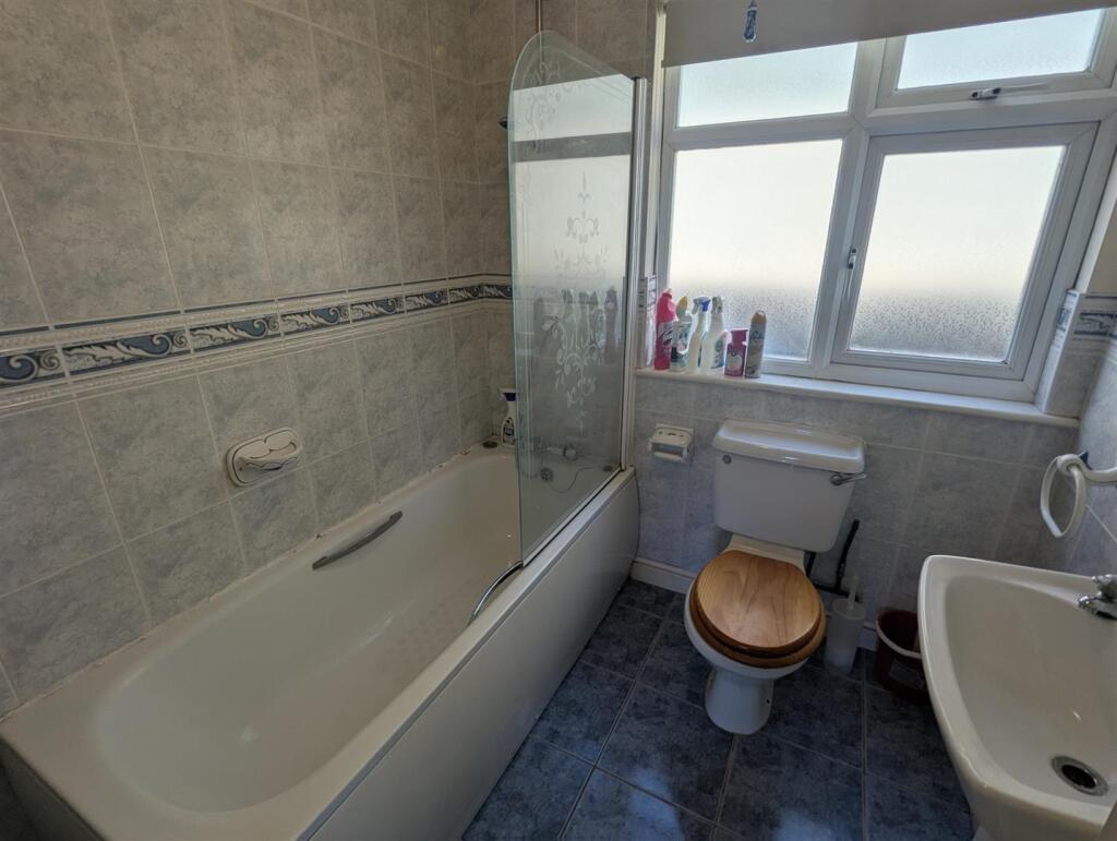 House in Sandown, Apse Heath - View 5