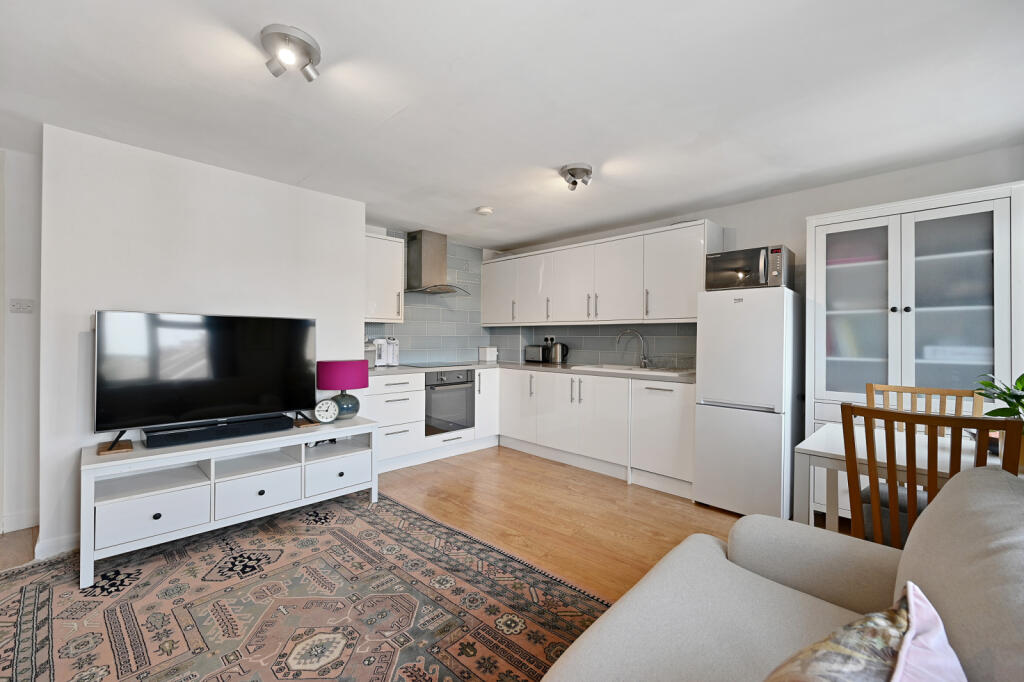 Apartment in Enfield - View 4