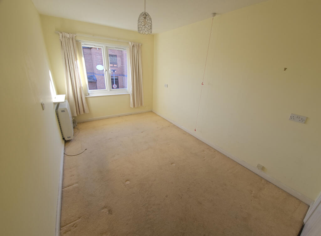 Apartment in Woodley, Wokingham - View 5