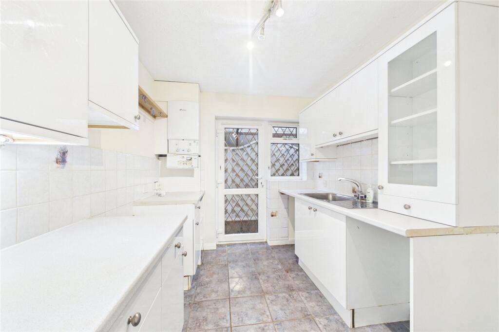 House in Berkshire, Calcot, Tilehurst - View 3