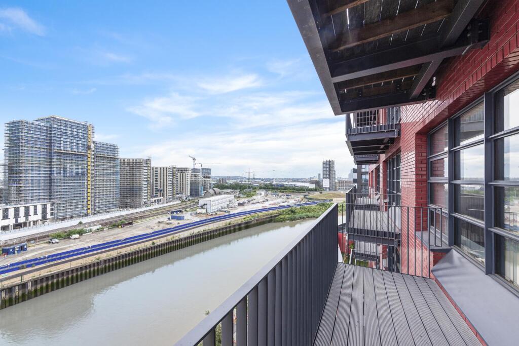 Apartment in London, London City Island, Blackwall - View 2