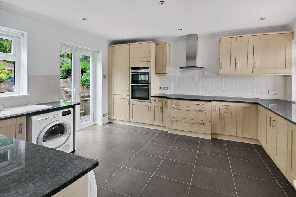Harvest Hill, East Grinstead, West Sussex, RH19 photo 3
