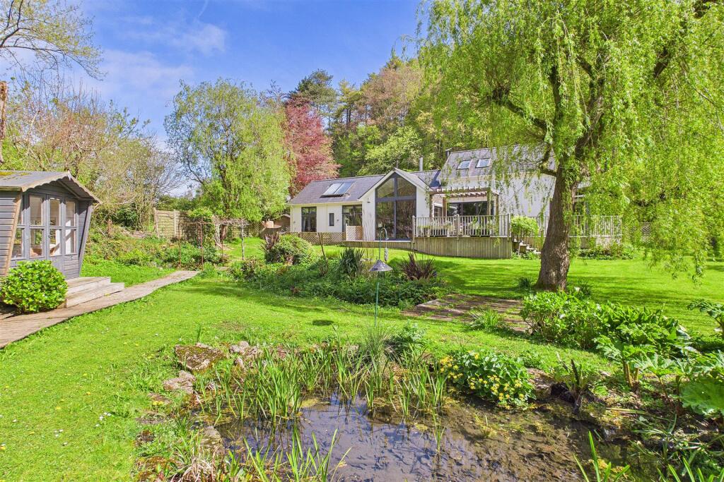 Main image of property: Peaceful Walton Valley beside Clevedon Golf Course