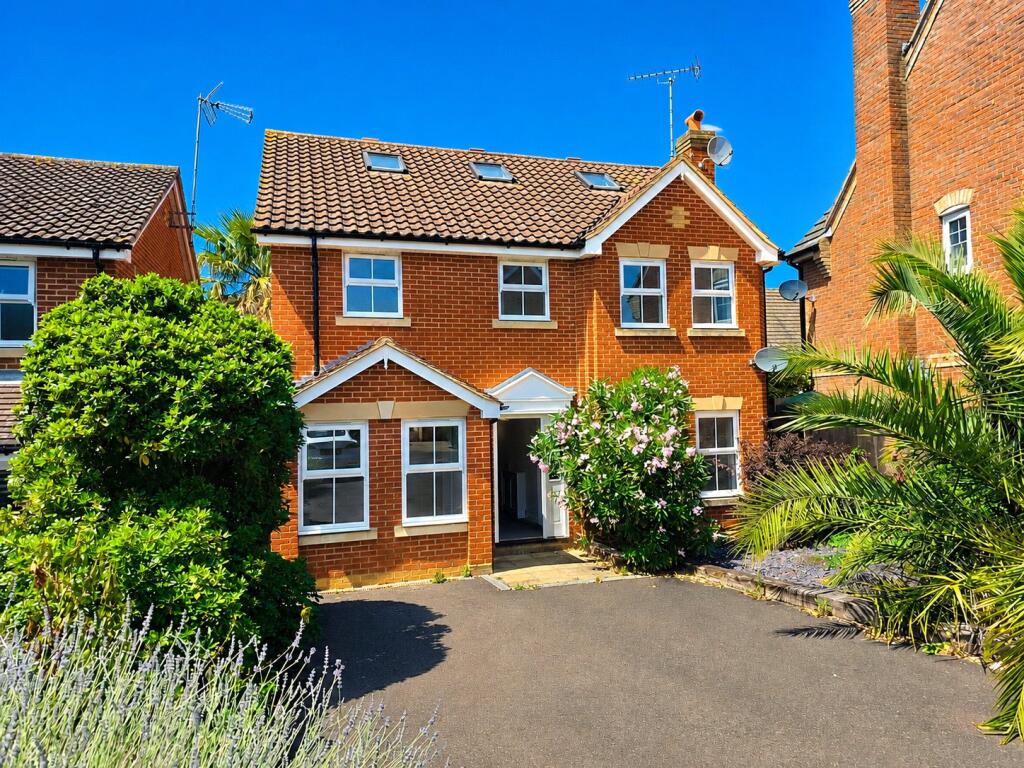 Main image of property: Nightingale Close, Rayleigh, Essex, SS6