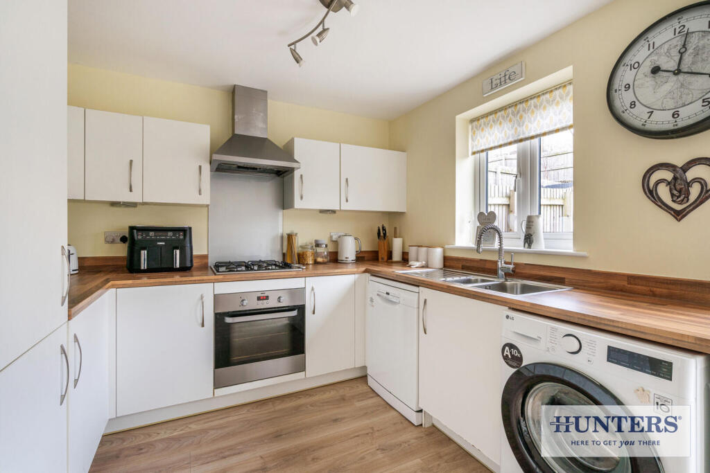 House in Bradford, Brompton Fold, Greengates - More