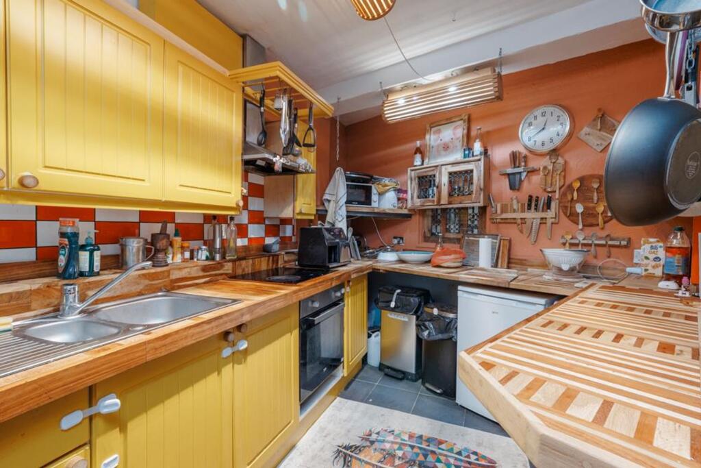 New Street, Poole, BH15 - More