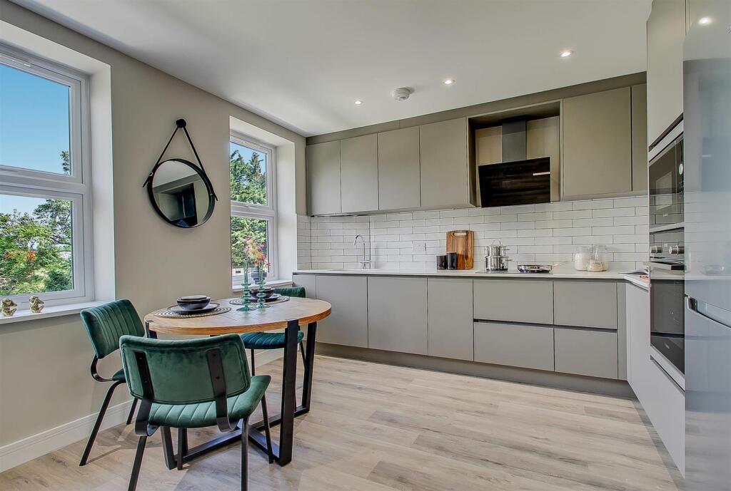 Beaconsfield Road, London, N11 - View 2