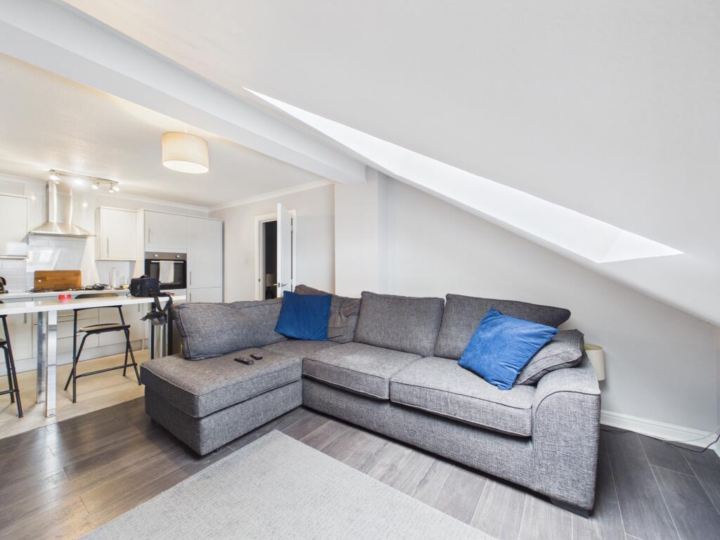 Apartment in Coatbridge, Sunnyside, Mosside - View 4