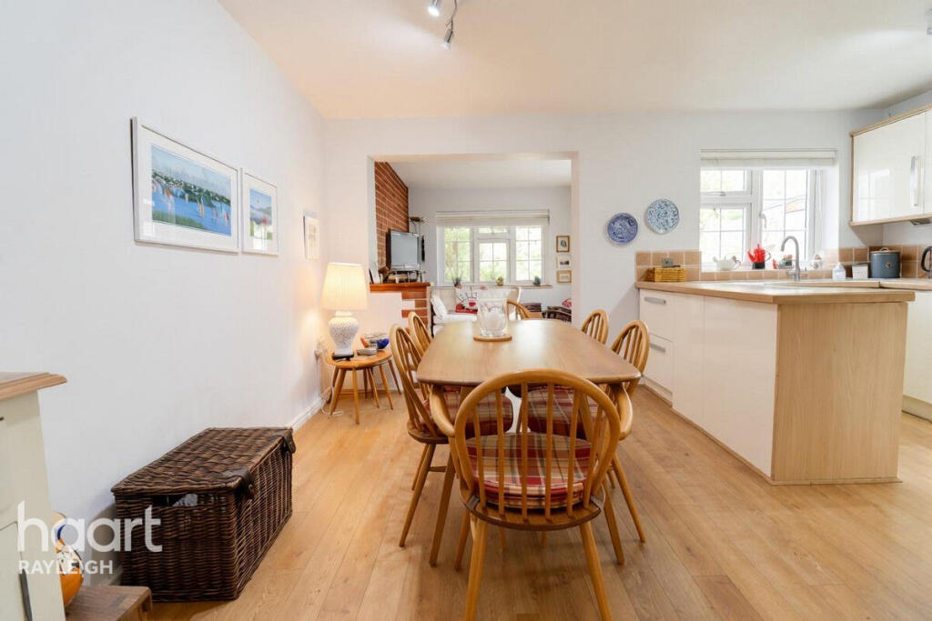 House in Rochford, Rayleigh - View 4