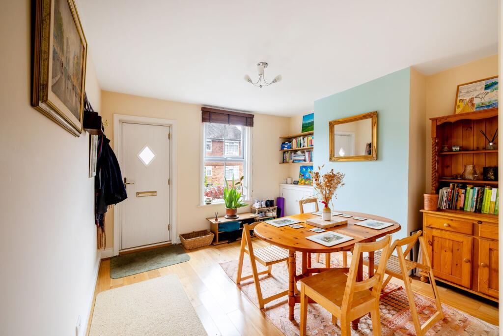 House in Reigate and Banstead, Surrey - View 2